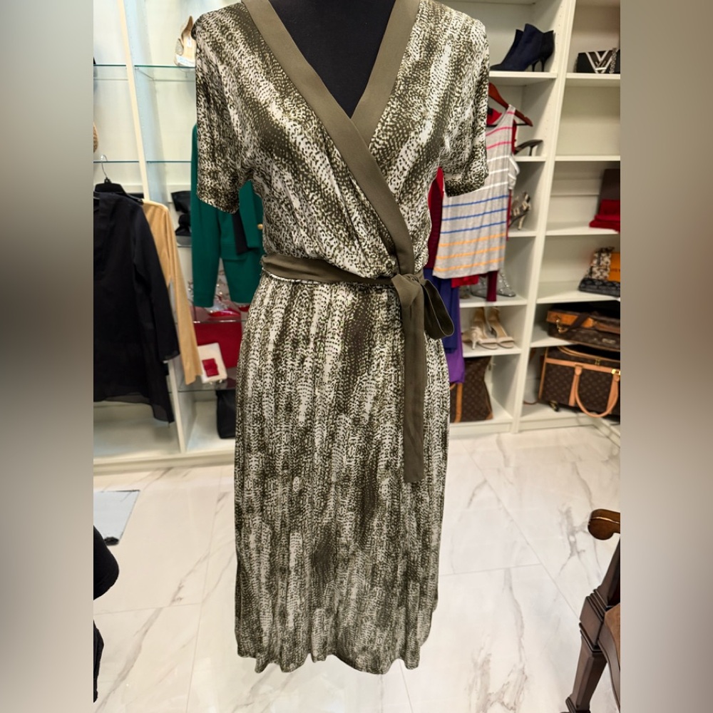 NWOT MaxMara Black and White Textured Design Wrap dress size 10 - Picture 14 of 15